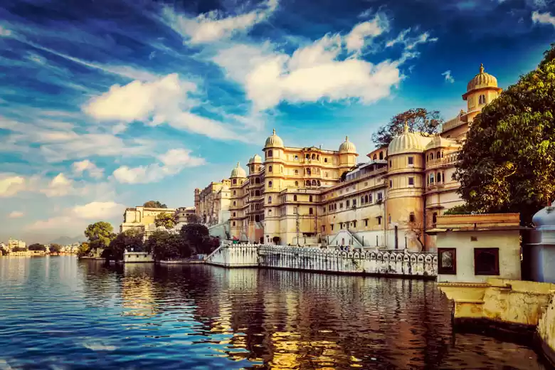 Weekend In Lake City Udaipur Tour Package | Virasat Tour